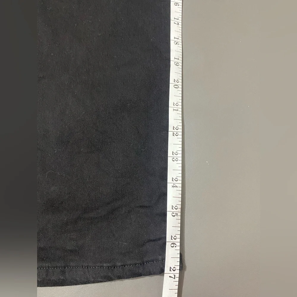 Levis Jeans Womens Size 6 Black Classic Straight Denim Mid Rise.great condition
